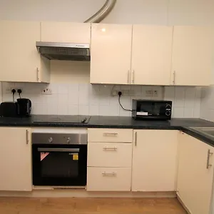 Ideal 2 Bed Flat Close To City Apartamento