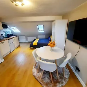 Alross Flat / Private Bathroom Apartamento